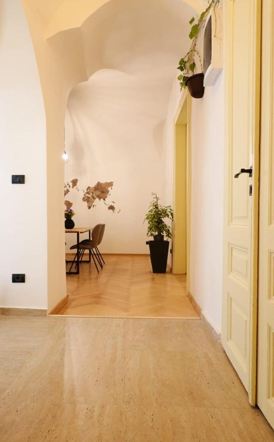 The Industrique Home - 3 Bedroom Apartment ทิมิชัวรา ภายนอก รูปภาพ